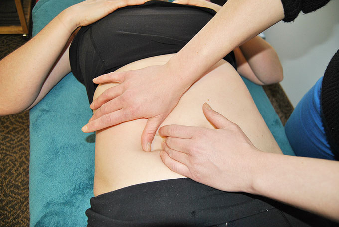 Raphaelle Strub treating a patient with Osteopathy