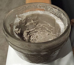 DIY deodorant: bentonite clay